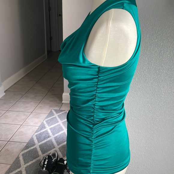 I brought this top to wear on Christmas Day only one day - Picture 4 of 5